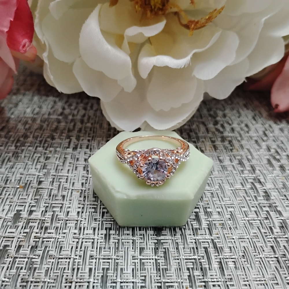 Elegant Gold and Silver Women's Ring